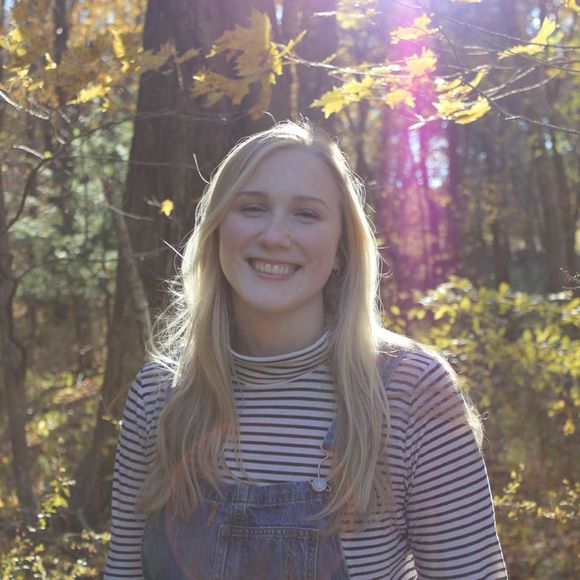 Meet your Posher, Mikayla - Picture 1 of 1